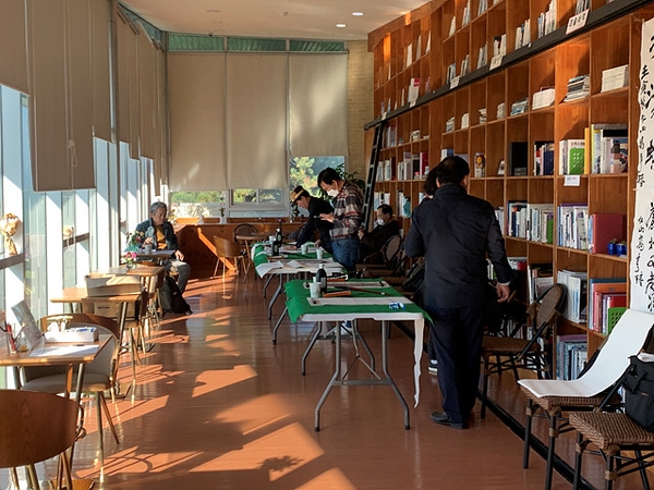 [저녁노을미술관] 신안 먹에 스미다 1