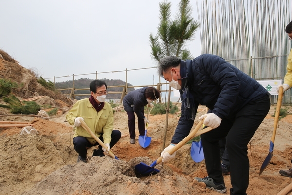 2021.02.24 제76회 식목일 기념 나무심기 행사(자연휴양림)  4