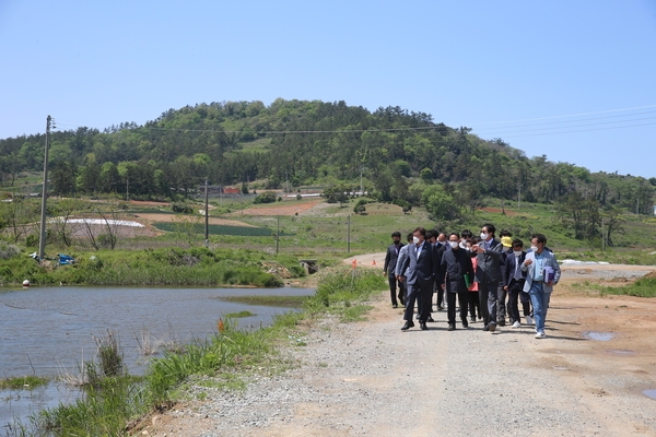 2022.04.29 지도읍 바람길숲 조성사업 현장방문 4