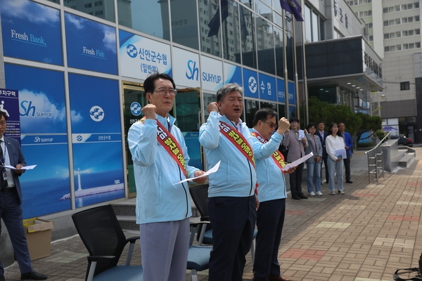 2023.06.07  신안군수협-한국수산경영인 전국대회 참가자 격려 2