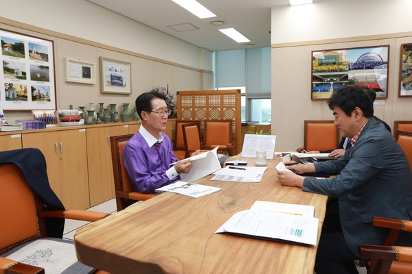 2023. 07. 12   신안군청 군수님실, 도선장-지속가능발전 협의회장 취임 인터뷰 3