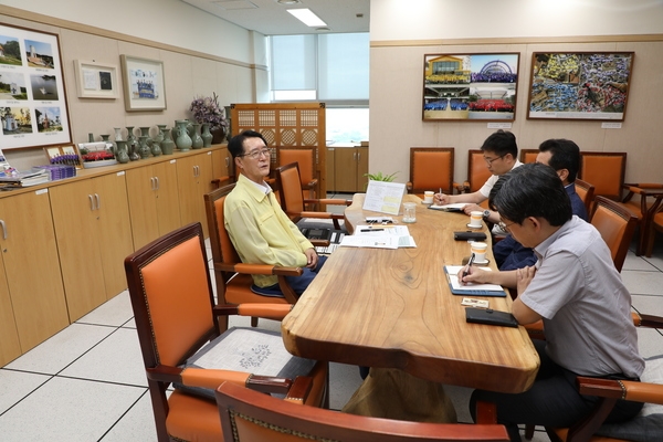 2023. 07. 25   신안군청 군수님실-광주지방조달청 관계자 면담 1