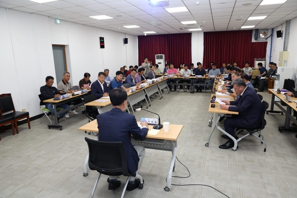 2023. 08. 24   농업기술센터 회의실-신안군 양파마늘 산업발전 간담회 2