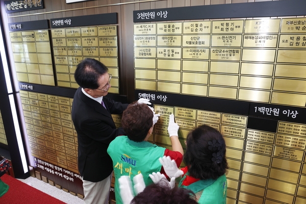 2023. 09. 07   신안군청 1004회의실-신안군새마을부녀회, 문고회 장학기금 전달식 5