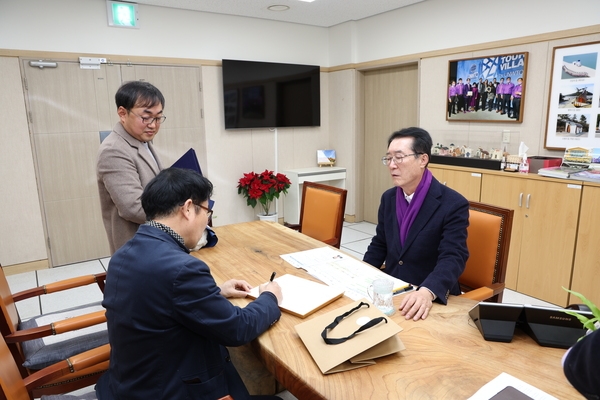 2023. 12. 26    (사)한국조류학회장 감사장 전달 4