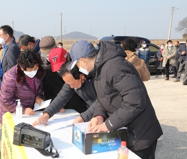 신안군 지도, 두번째 태양광 배당금 지급 “햇빛연금”정착..'햇빛연금, 바람연금 정책 2,600페이지 분량의 백서로 만든다'1