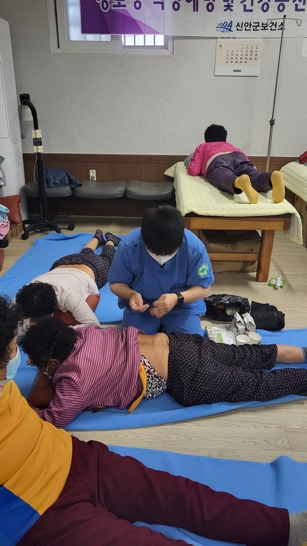 신안군,“찾아가는 경로당 순회진료”실시..'경로당 낙상예방교육으로 근골격 건강증진 향상'1