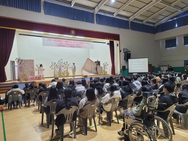 찾아가는 학교 오페라 공연! 성황리 열려!!!..