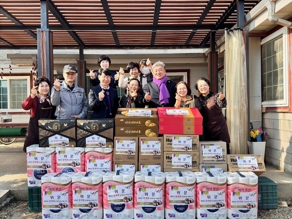 지도읍, 설 명절 맞아 사회복지시설에 온정의 손길 전해..'노인요양시설 3개소 위문품 전달, 훈훈한 분위기 조성'1