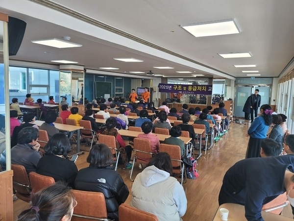 신안군, 생명을 살리는 위기 대응 교육 실시..'심폐소생술 및 자동심장충격기 사용법 숙지'1