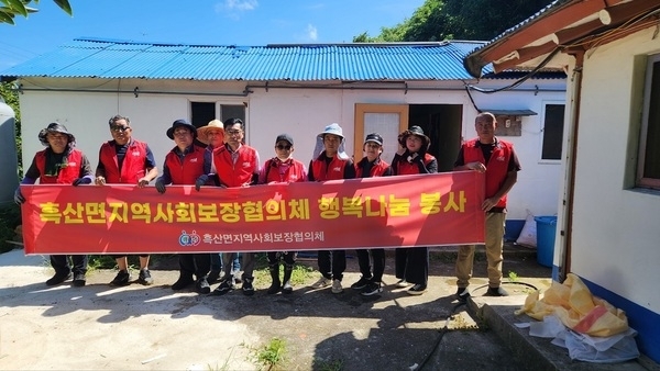 신안군 흑산면, 취약계층 주거환경 개선 봉사활동 펼쳐..'흑산면지역사회보장협의체, 복지 사각지대 없는 흑산면 만들기 앞장'1