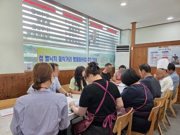 신안군, ‘섬 뻘낙지 음식특화거리 명품화 컨설팅’ 추진..'지역 상권 활기 및 관광 활성화 기대'1