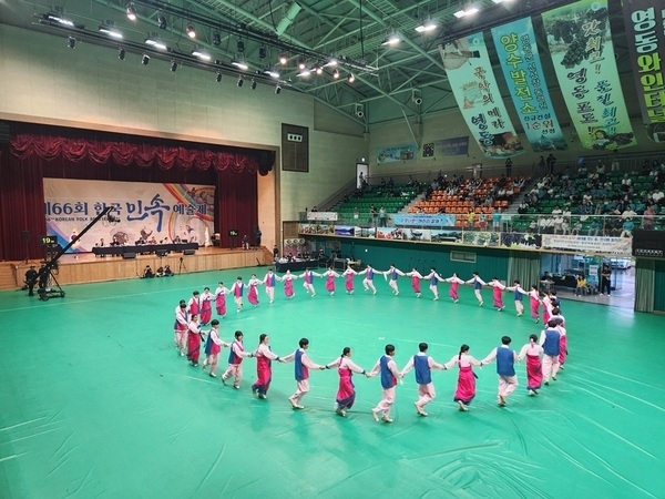 비금중학교, 제66회 한국민속예술축제 청소년부 출전..'영동에 울려펴진 신안의 소리, 비금도 뜀뛰기 강강술래 선보여'1
