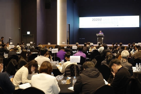 2025년 도시숲·정원 정책의 나침반 ‘신안에서 펼쳐지다’..'전국 300여 명 산림정책 담당자, 자은도에 모여 정책 공유와 우수사례 확산'1