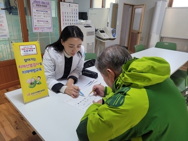 신안군 찾아가는 치매 조기검진 사업 시작..'찾아가는 서비스로 사각지대 해소! 신안군 치매안심망 강화'1