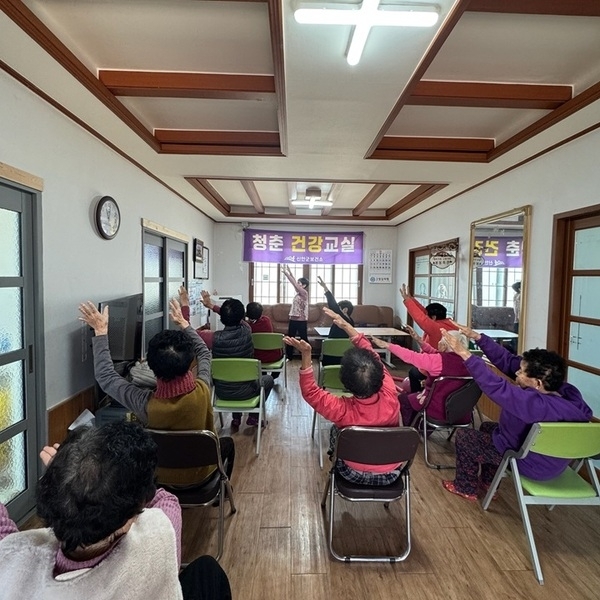 신안군, 청춘 ‧ 갱년기 건강교실 운영..'생활터 중심 맞춤형 신체활동으로 건강수명 연장 기대'1