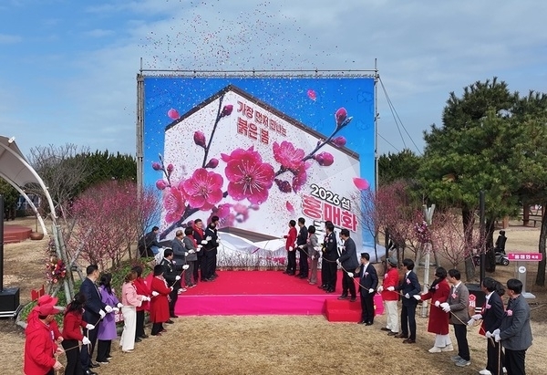 신안군, ‘2026 섬 홍매화 축제’ 성황리에 폐막1