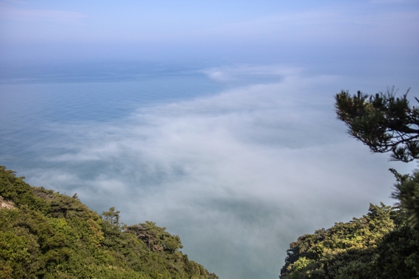 흑산면 영산도탐방로에서 본 해무가 낀 바다 6