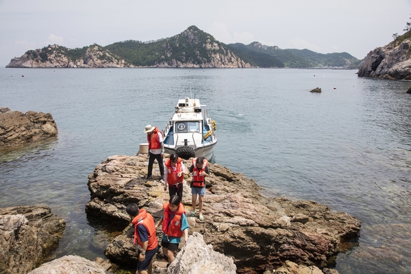 흑산 해상관광유람선 다물도코스 칠성동굴 위 탐방로 1