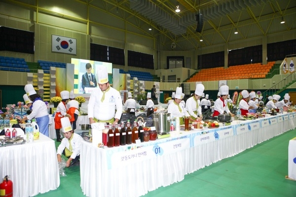 2016 신안섬마을 음식 보물 대탐험 성료!..'모자반갈비탕, 생선 건정 등 향토음식 선보인 압해읍 떡지기, 증도면 남영옥 ‘대상’' 2