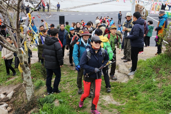 신안군, 선왕산 전국 섬 등산대회 완료..