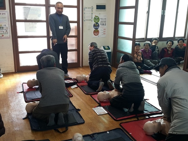 무료 응급치료(심폐기능 소생법) 순회교육 실시..“귀농인 재능기부”를 활용한 경로당 순회 교육 2