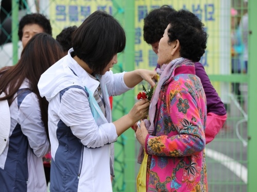 팔금면 한마음 어버이날 효 잔치 개최..'하나 된 마음으로 어르신들의 헌신에 감사와 존경을 표해' 5