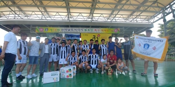 신안군, 전남도지사기 축구대회 2년 연속 우승 1