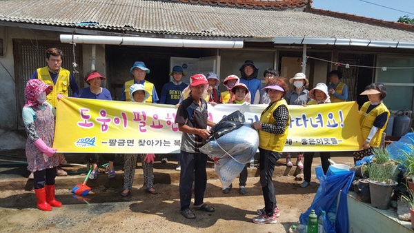 팔금면 맞춤형복지팀, 독거노인 찾아 사랑의 집청소 활동 2