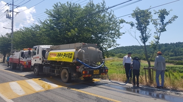 신안군, 폭염대비 가로수 관수작업 실시 1