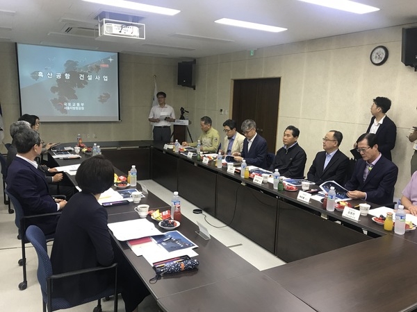 국회 환경노동위원회 흑산공항 건설 예정지 방문..'공항 건설 예정지 현지실태 파악 활동' 4