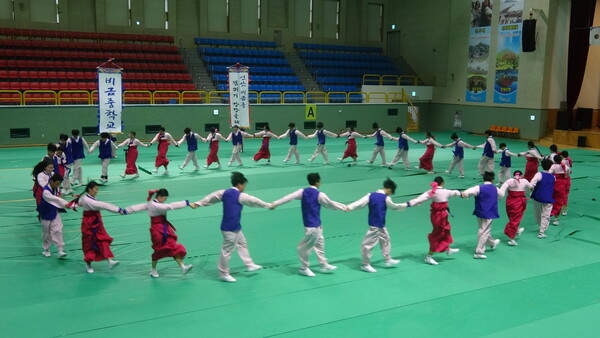 신안 ‘비금뜀뛰기강강술래’ 전남민속예술축제 청소년부 대상 수상 1