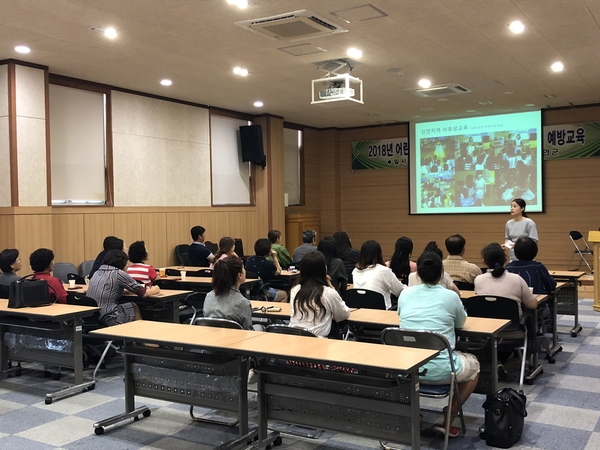 신안군, 어린이집 보육교직원 성폭력 및 아동학대 예방교육 실시 1