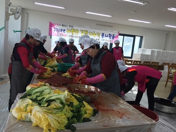 신안군 장산면 여성단체협의회, 사랑의 김장 나누기 봉사활동 펼쳐..'김장 나누기로 이웃사랑 실천' 5