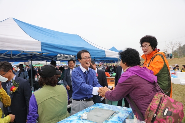 압해읍, 「제8회 압해읍민의 날 기념행사 및 축하공연」 성황리 개최..'향우민과 6천 읍민이 만들어 낸 화합과 소통의 공간으로 승화' 1