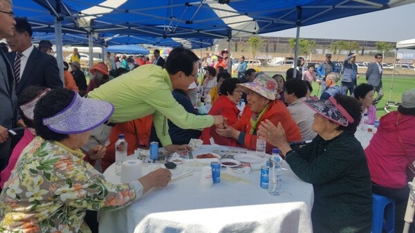 「제39주년 지도읍민의 날」행사 성료..'5천 읍민과 향우민의 한마당 축제' 5