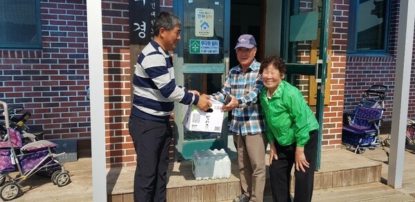 얀마농기계 신안대리점, 어버이날 맞아  “사랑의 물품” 전달 1