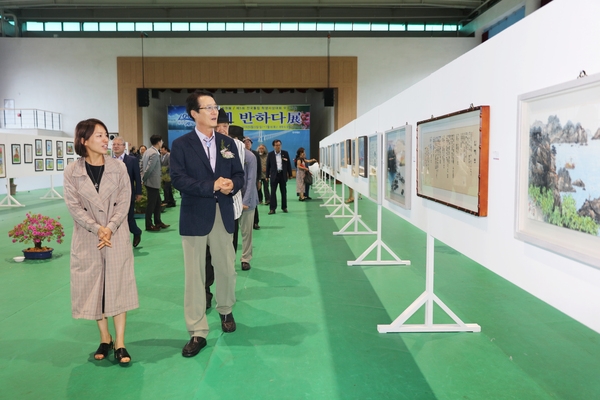 섬에서 열리는「천사섬에 반하다 展」..