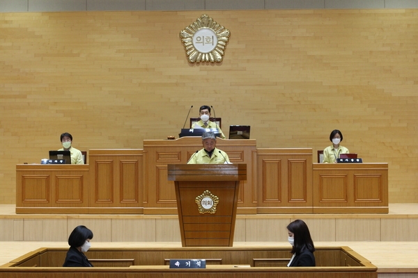 신안군의회, 27일 제285회 임시회 폐회..'4세대 원형 방사광가속기 호남권(나주시) 유치 촉구 건의문 채택' 1