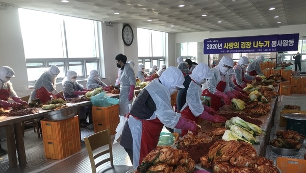 신안군 팔금면 여성단체협의회,「사랑의 김장나누기 행사」개최 1