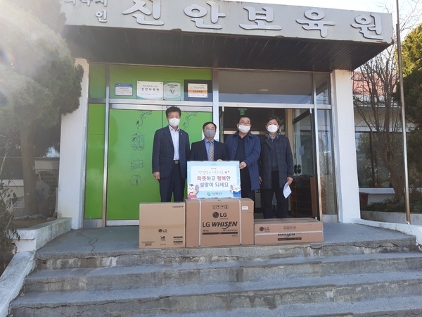 1004섬 신안군, 설 맞이 사회복지시설 위문..'지역기업체 릴레이 기부 위문으로 나눔열기 후끈!' 1