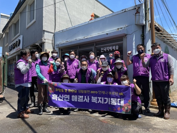 신안군 흑산면 자원봉사회 사랑의 집청소 봉사활동 펼쳐..