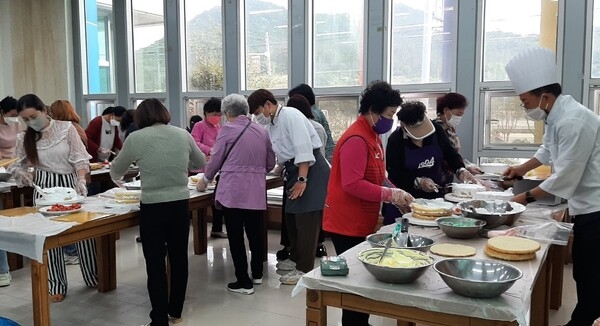 신안군 5월 가정의 날『가족사랑 케이크 만들기』행사 추진..