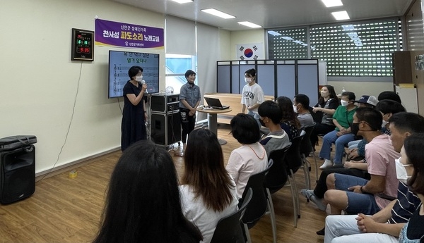 신안군 가족센터 장애인가족「천사섬 파도소리 노래교실」운영..'우리는 천사섬에서 건강하고 행복하게 살아요' 1