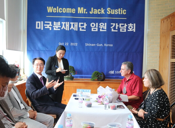 신안군, 미국분재재단 Jack Sustic 명예회장과 자문 협약..