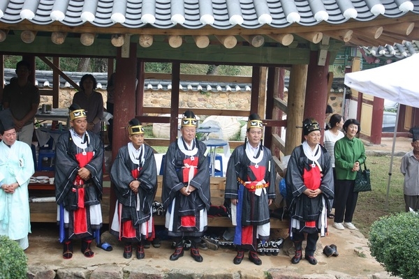 신안 지도향교, 공기 2574년 추기 석전대제 봉행..'126년간 이어진 전통 유교문화유산의 산실' 1