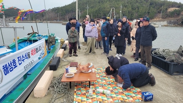 선생님의 사랑으로 바다에서 꿈을 이루겠습니다..