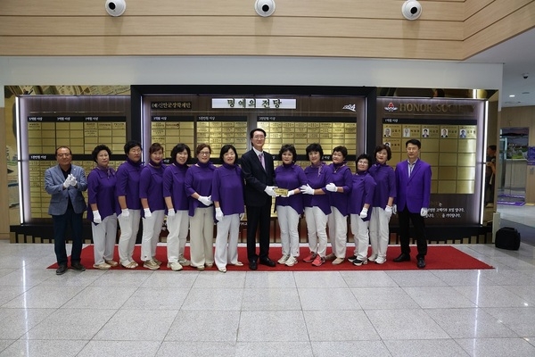 자은면여성단체협의회, ‘100+4 피아노 섬 축제’ 음식 부스 수익금 500만 원 장학기금 기탁 3