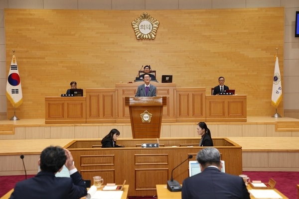 신안군, 시정연설서 2025년 군정 방향 밝혀..'7,013억 원 규모 예산 편성안 승인 호소' 1