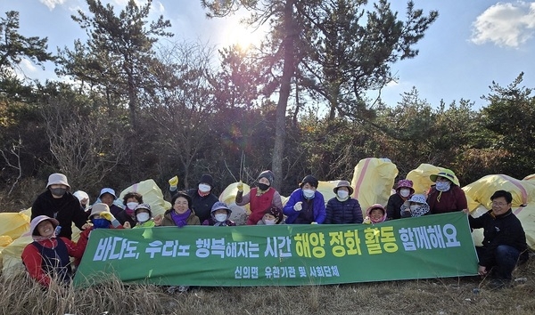 신안군, 신의면 어업인회 및 사회단체 등과 함께 바다청소 실시..